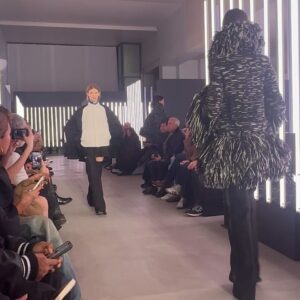 Kozue Akimoto Instagram - 🦅
#pfw #sacai