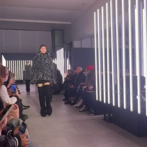 Kozue Akimoto Instagram - 🖤
#pfw #sacai