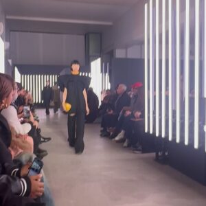 Kozue Akimoto Instagram - 🖤 #pfw #sacai