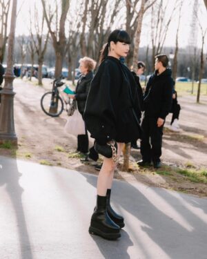 Kozue Akimoto Instagram - 💙sacai💙
#pfw #sacai