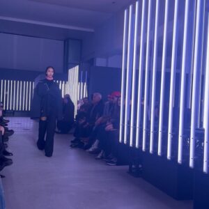 Kozue Akimoto Instagram - 💙sacai💙
#pfw #sacai
