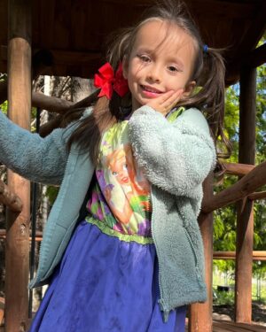 Krishna de Caso Instagram - Hace 6 años vi nacer a mi niña hermosa, que es tan luminosa como el sol y tan bella como la flor más linda. Sus risas, sus besos, su alegria, su amor han llenado mi corazón de amor desde ese día y soy la mujer más afortunada del mundo de ser su mamá. #felizcumpleaños #miniñaamada #feliz6años #graciasgraciasgracias