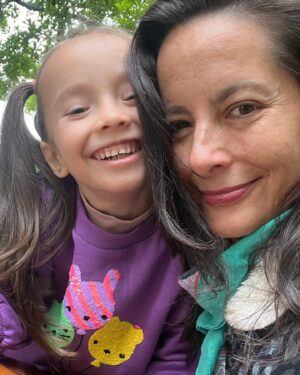 Krishna de Caso Instagram - Hace 6 años vi nacer a mi niña hermosa, que es tan luminosa como el sol y tan bella como la flor más linda. Sus risas, sus besos, su alegria, su amor han llenado mi corazón de amor desde ese día y soy la mujer más afortunada del mundo de ser su mamá. #felizcumpleaños #miniñaamada #feliz6años #graciasgraciasgracias