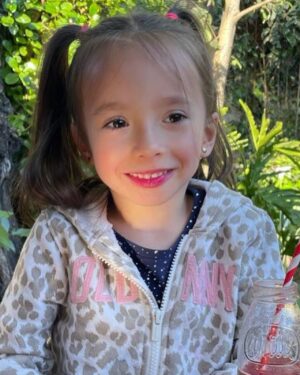 Krishna de Caso Instagram - Hace 6 años vi nacer a mi niña hermosa, que es tan luminosa como el sol y tan bella como la flor más linda. Sus risas, sus besos, su alegria, su amor han llenado mi corazón de amor desde ese día y soy la mujer más afortunada del mundo de ser su mamá. #felizcumpleaños #miniñaamada #feliz6años #graciasgraciasgracias