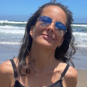 Krishna de Caso Instagram - Hoy en el día de mi cumpleaños, atesoro mi pasado, bendigo mi futuro y principalmente vivo en consciencia mi presente 💚💚💚 #felizcumpleparami #vamospormas #contodosinopaque #graciasgraciasgracias