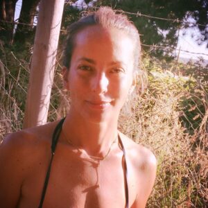 Krishna de Caso Instagram - Hoy en mi cumple me celebro, me abrazo y me agradezco por cada momento vivido, por todas las batallas ganadas y los miedos superados. Y principalmente por las risas y las locuras que me han acompañado y han llenado mi vida de historias inolvidables. Infinitas gracias a todos los que estuvieron y a los que siguen junto a mi, vamos por mas !!! #felizcumoleparami #felizcumpleaños