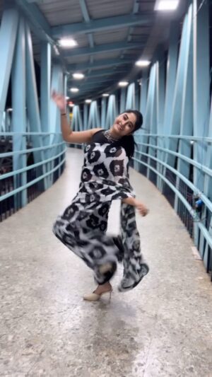 Krishnapriya K Nair Instagram - A quick one💃💃💃

Saree : @elegant_fashion_way 

#reelsinstagram #viralreels #trendingreels #trending #trendingsongs #sonipenakhare