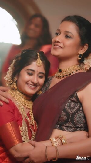 Krishnapriya K Nair Instagram - #My New_Ad
SONA GOLD & DIAMONDS
Agency : water melon coord : Koncept Makers
Direction : Rasheed Parambil
Project Design : @rajeevpillath cheif Asso: @vishal_viswanathan_
Dop: @shihab_ongallur
Edit : @sachin_sathy_a
BGM: @vishnu_sivasankar
DI: @titto_fransis
Mix: @kishan_sreebal
Artists @krishnapriya_k__nair @pnisaofficial
#Rajani #nirupama_rajeev
#Siyamol
Asst:Dire : @myself_syam_sasikumar @syam_here_ @actor_afsal
makeup : @mahesh.balaji.12