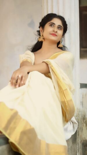 Krishnapriya K Nair Instagram - To be loved is a blessing ✨

Jewellery : @canisaperidot 

#trendingreels #trend #viralvideos #traditional