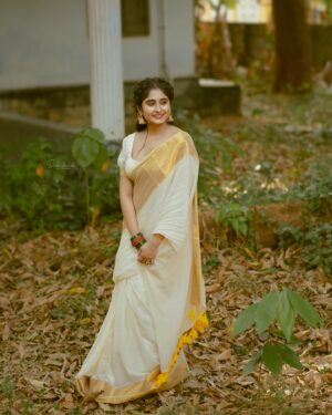 Krishnapriya K Nair Instagram - Always a saree lover✨

📸 : @dheerajmurali 
Saree : @kaavyambykavyajoy 
Jewellery : @canisaperidot 

#traditional #traditionalwear #saree #sareelove #photoshoot #outfit #outfitoftheday #photooftheday #photography