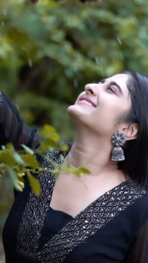 Krishnapriya K Nair Instagram - JUNE ⛈️💕

👗 : @praizedesignerhub 

#outfits #outfit #raindrops #rain #love