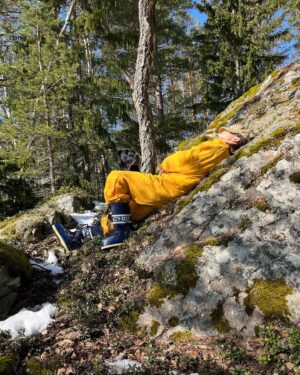 Krista Kosonen Instagram - How my daughter sees me. 💛

Rentoa pääsiäistä! 🐥
Happy Easter everybody. 🥚

#saaristo #archipelago #easter