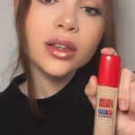 Kristal Shine Instagram - Zdravím vaaas! Dnes si se mnou vyzkoušíte tento make up od @rimmellondonczsk. Kromě toho že jsem zkoušela jak se s ním pracuje, tak jsem se rozhodla otestovat i jeho výdrž během dne, krytí a zároveň slíbenou hydrataci! 😁A pokud vás zajímá jak dopadl… tak prošel!😏Pleť zůstala po celém dni nošení krásne hydratovaná a co se týká výdrže, tak bych ji ohodnotila také velmi kladně, protože make-up vydržel pěkně nanesený až do večera než jsem si ho odlíčila! 🥰 Nezanesl se nikde do vrásek (například pod oči a podobně) s čím mám u většiny make-upů problém co mě potěšilo. Takže pokud hledejte make-up s vyšším krytím, tak doporučuji vyzkoušet! #rimmellastingfinish #spoluprace