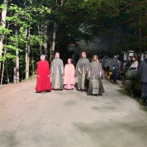 Kristen Gutoskie Instagram - We really embraced our superhero capes while shooting the season finale of @handmaidsonhulu. 
Ep 13 streaming now on @hulu
💪🏼❤️💪🏼
@madbrew @amandabrugel @elisabethmossofficial @therealkatemoyer #sugenjasri
#resistance #themarthanetwork #thehandmaidstale
#mayday #muffinsmeanyes