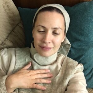 Kristen Gutoskie Instagram - Riding some big red coattails today, so very humbled and thankful to get to stand beside this incredible group of artists. Thank you @sagawards for the ensemble nomination. HUGE congrats team @handmaidsonhulu and all nominees !! Inspired by you all @amandabrugel @elisabethmossofficial @yvonnestrahovski @ashleighlathrop @madbrew @maxminghella @bradleywhitford @bahiabahia @neeenze @whododatlikedat #anndowd #josephfiennes #alexisbledel @otfagbenle