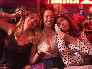 Kristen Gutoskie Instagram - Last Saturday with my queens 👑 
@hamburgermarysweho 
#happybirthdayyas 
@yasminefarimani @feliciafrederica @nattydevine @jaylittlefoot