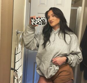 Kristen Stadtlander Instagram - I took about 73 different pictures and this is the only one I liked. shameful. do better kristen. #idontknowwhattodowithmyhands #butialsodontknowwhattodowithmyface