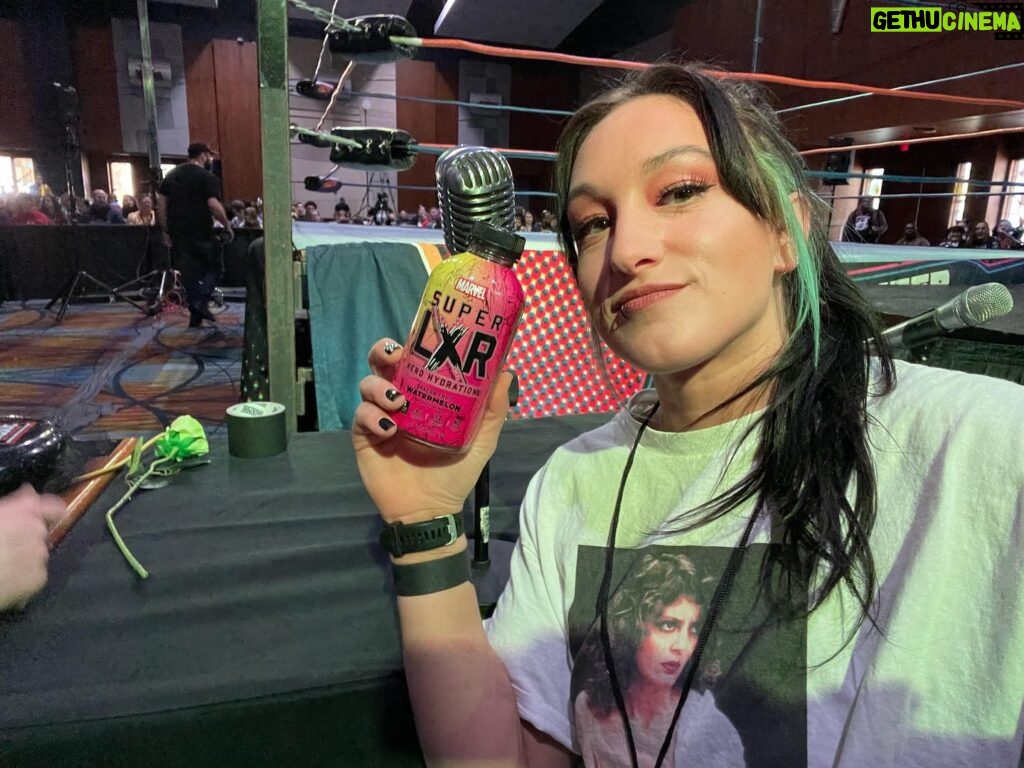 Kristen Stadtlander Instagram - Got to do commentary all weekend for @fscwentertainment and had a great time being a part of the show while I’m still recovering from injury. And there’s nothing better to keep me hydrated than @drinkarizona Hero Hydration. Use code GIMME20STAT to be a hero that is hydrated and feeling good as well. Also hello Susan Sarandon on my shirt you beaut