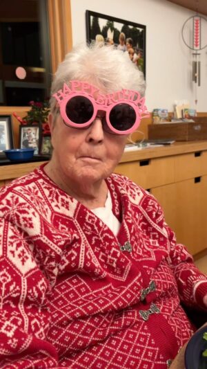 Kristin Bauer Instagram - My Mom’s 92! 🎂 
Trips home are always very layered. So much, on so many levels. It’s complex. 
So many feels and one of them is astounding gratitude and love for the woman. She was the kindest Mom. She read about a book a day. She was always there for us. She went back to school and got her degree at age 50. She and my Dad really loved and liked each other. She’s been a widow for way too long. Always had a big laugh. I’m very lucky! #wisconsin #mom