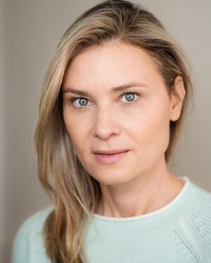 Kristina Klebe Instagram - Some amazing new shots by @howdyanthony ! Let’s go #2023! And thank you for getting my hair closer to natural again @ericawrightnyc ! #actor #acting #actor #headshots #photographer