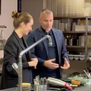 Kristína Nemčková Instagram - Můj první rozhovor v @dvtv vyšel v roce 2019, hned po vítězství v soutěži @masterchefcz . O tři roky později jsme si povídali o kuchařské škole Le Cordon Bleu v Londýně, na kterou jsem si vydělala prodejem své kuchařky #UPGRADE. Dnes vychází v pořadí už třetí rozhovor. S Martinem Veselovským se v něm bavíme o mých pracovních zkušenostech z michelinských restaurací z Londýna a Kodaně a na závěr si něco malého společně i uvaříme. 
Celý rozhovor najdete na: https://dvtv.ink/kristina_nemckova
~
Moc si vážím, že mě @dvtv už několik let provází na mé kariérní cestě.
 
#kristinanemckova #madebykristina #dvtv #rozhovor #interview #chef #cheflife