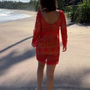 Kristína Svarinská Instagram - To, že rada cestujem viete. To, že milujem selfcare vo všetkých formách tušíte. A ich vzájomnou kombináciou je moja milovaná ajurvéda.Spôsob, ktorým sa už niekoľko rokov vždy vedome a aktívne zresetujem fyzicky aj mentálne. Zvyknem hovoriť, že môj tato chodil do kúpeľov a ja sa odtrepem na druhý koniec sveta za niečím obdobným. Ajurvéda je celostná medicína, ktorej princípom je zachovanie rovnováhy energií v tele, pretože tie sú najdôležitejším aspektom zdravia. Pristupuje ku každému individuálne na základe jedinečnej konštitúcie človeka. Pre mňa je to čas, kedy naozaj mimoriadne vedome a zodpovedne odpájam realitu všedných dní a dobíjam energetické zdroje. A už roky za ňou cestujem na Srí Lanku. Za oceánom, za teplom, za dobrým a zdravým jedlom, za olejmi a vždy za novým poznaním. Že všetko, čo si myslím, že už poznám a viem, je zakaždým úplne iné. Ako život sám.  Ďakujem ti milovaná @sethmara_ayurbeach_srilanka , že si ma prijala s otvorenou náručou a poskytla mi tak plnohodnotný a láskavý čas. Prídem zas. Kamoši, buďte na seba dobrí a robte si pekno. Maličkosťami alebo veličkosťami. Akokoľvek.  Lebo návraty do reality sa zvládajú lepšie s úsmevom v duši🤍

@sethmara_ayurbeach_srilanka x @sethmara_ayurveda_srilanka x @mirka.hormonyoga 

#ajurveda #sethmaraayurbeachresort  #setmaraayurvedaresort #mastnáhlavašťastnáhlava #grateful #selfcare #alwaysputyourselffirst