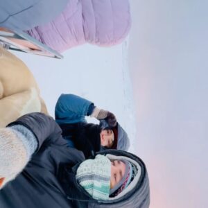 Kristina Kosheleva Instagram - Кто мне запретит  выкладывать посты спустя месяц после путешествия)) никто🥶
Так что раз уж вы тут оказались, то знайте, что вас ждёт невероятной красоты серия картинок и видео о нашей поездке в Мурманск) 

А тем, кто хочет целиком и сразу увидеть все - то на моем YouTube канале вас уже ждёт влог об этой поездке🩵
хех)Еще чуть-чуть и я стану вашим любимым тревел блогером🫨🧳⛰️ Или уже стала..?)