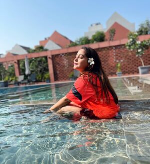 Kristina Patel Instagram - "It's just me and the pool."💕
.
.
.
#kristinapatel #cute #waterlover #blue #vibes #enjoy