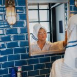 Kristina Petrushina Instagram - I betalt samarbete med NIVEA. Fortsatt mallig hänger jag och @nivea än ihop och det har vi gjort ett rätt långt tag! Jag minns som sagt väl min första blåa plåtburk jag köpte i mellanstadiet som jag smorde in allt o alla som kom i min väg. Dessutom min numera mest trogna följeslagare för glow och återfuktning - Rich Nourishing Body Lotion. Min bästa kompanjon genom livet. Det och såklart den frysta vitlöksbaguetten. Nåja. Nog om mig. När och hur skaffade ni er första NIVEA?! 🧖🏼‍♀️