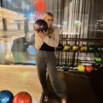 Kristina Petrushina Instagram - Älskar att bowla! Älskar dock inte alla gånger jag gått hem och upptäckt först i hallen att jag fortfarande haft på mig bowlingskor ☹️