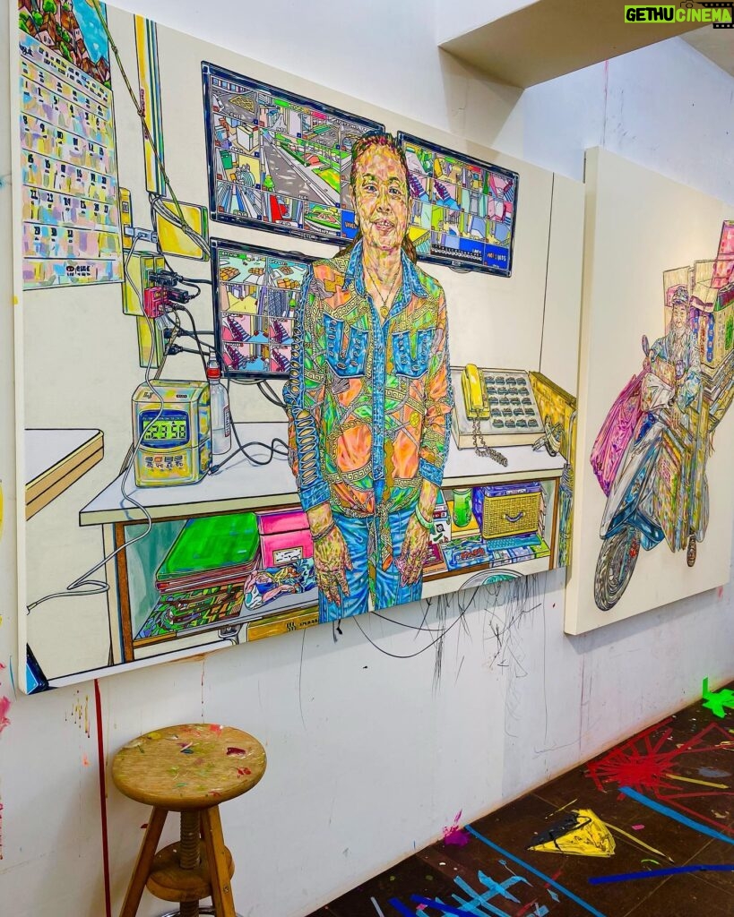 Kristy Cha Ray Chu Instagram - 此時此刻 正在進行的畫作，桌上的顏料、等待上場的畫筆、不同作品的局部、工作室的一角 #我今天是藍綠色