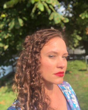 Kristýna Leichtová Instagram - A tohle je Marta! Marta která na @primaftv bude od půlky května bojovat o vaši i o Lukynovo přízeň! Já myslím ze to bude celkem zábavná podívaná! A jsem zvědavá co na to řeknete 😉
@artagent.cz #agrometal #primaftv