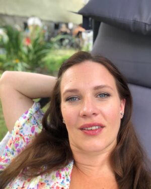 Kristýna Leichtová Instagram - A tohle je Marta! Marta která na @primaftv bude od půlky května bojovat o vaši i o Lukynovo přízeň! Já myslím ze to bude celkem zábavná podívaná! A jsem zvědavá co na to řeknete 😉
@artagent.cz #agrometal #primaftv