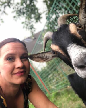 Kristýna Leichtová Instagram - A tohle je Marta! Marta která na @primaftv bude od půlky května bojovat o vaši i o Lukynovo přízeň! Já myslím ze to bude celkem zábavná podívaná! A jsem zvědavá co na to řeknete 😉
@artagent.cz #agrometal #primaftv