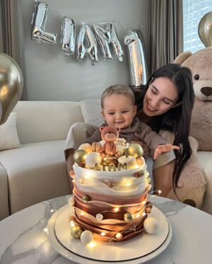 Kristýna Schicková Instagram - Liam’s first birthday 🥹1️⃣🥳 Děkujeme za vždy dokonalý dort @armins_cake_prague 🥰🎂