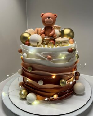 Kristýna Schicková Instagram - Liam’s first birthday 🥹1️⃣🥳 Děkujeme za vždy dokonalý dort @armins_cake_prague 🥰🎂