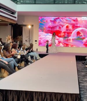 Kristýna Schicková Instagram - The most unforgettable fashion show I ever did & will ever do! Nezapomenutelný a nejkrásnější zážitek celé mojí modelkovské kariéry - Elliot a já na přehlídkovém mole 🥹❤️ #foreverinmyheart  @avantgardcz @svatebnisalonpilar @svatebnifestival
