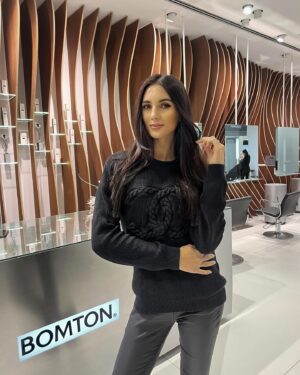 Kristýna Schicková Instagram - New fresh cut 💇🏻‍♀️ @bomtonstudio