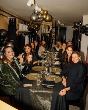 Kristýna Schicková Instagram - Před několika dny jsme měli s @lindexofficial nádhernou vánoční párty 🪩🎊 k představení nové HOLIDAY kolekce Holly & Whyte 🎄 Ve videu najdete pár dokonalých outfitů na nějakou vaši vánoční párty nebo ke štědrovečerní večeři 😇🥳❤️ #lindexofficial #holly&whyte PS do 10.12 probíhají 25% slevy na vše pro členy #lindex klubu 💝