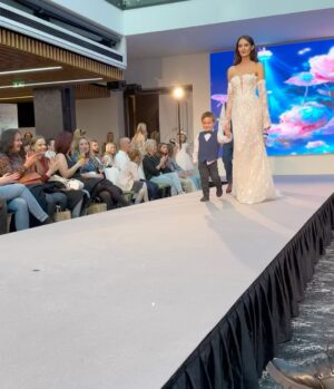 Kristýna Schicková Instagram - The most unforgettable fashion show I ever did & will ever do! Nezapomenutelný a nejkrásnější zážitek celé mojí modelkovské kariéry - Elliot a já na přehlídkovém mole 🥹❤️ #foreverinmyheart  @avantgardcz @svatebnisalonpilar @svatebnifestival