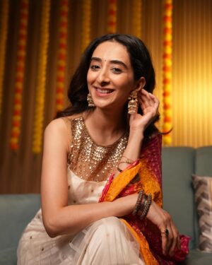 Kritika Avasthi Instagram - Choose a favourite 🙃. 
Gulabo or dhoop seklo or bridie or festivities 
Me in ethnic ?

#fashion #ethnic #indian #bride #saree #sareelove #sareefashion #designer