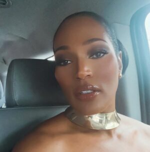 Kron Moore Instagram - Wake up. Make up. Show up. 💋💜 

Hair: @kimberlythecreatork 
MUA: @rachelreid.beauty 

#kronmoore