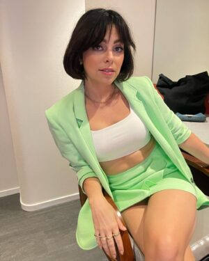 Krysta Rodriguez Instagram - Thanks @theojinika at @pix11news and @sara_gore at @newyorklivetv for letting me chat @intothewoodsbroadway. And to @animalleague for letting me hold this lover. Lastly, thank you to the random man who offered to take my picture in Times Square and airdrop it to me. I ❤️NY 

As always, my dream team @sarahslutsky for the clothes, @katnejatbeauty for the face and @jessiegreenbody for the legs