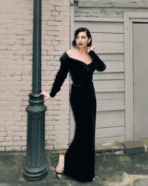 Krysta Rodriguez Instagram - This Cinderella went Bad for the night 🖤. Absolutely loved slinking down the carpet in this vintage @dior from @shrimptoncouture. An absolute dream!

💄: @katnejatbeauty 
💇🏻‍♀️: @hairbymalaboo 
👡: @manoloblahnik 
💎: @vraiofficial 
Styling and 📸: @sarahslutsky 
Asst: @carlee___ and @miacstella with team @cianalaura @himanyasingh__ @maggiejankuska @valeriaperezt @ellaxcheadle @jada.maraii