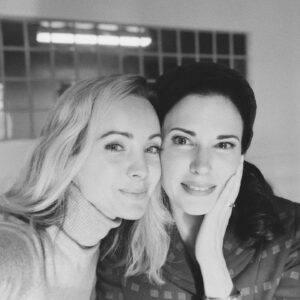Ksenia Solo Instagram - Strange and scary times like these make you really appreciate the love & support around you. In honor of tonights season finale of @historybluebook here is the beautiful @laura_mennell and I on set. I am so grateful for you Lady, you are like sunshine and I’m so lucky to share this experience with someone as wonderful as you. Hope you guys enjoy the exciting last episode and I hope everyone is staying as safe and sound and healthy as possible. My warmest wishes... 🛸🛸🛸🛸🛸🛸🛸 #projectbluebook #bts