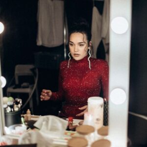 Kseniya Rudenko Instagram - Этой осенью запланирован выход нового сериала о путешествии по параллельным мирам «Суперпозиция» с Павлом Табаковым, Лукерьей Ильяшенко и Константином Лавроненко в главных ролях. Проект Сергея Шнурова «Зоя» специально для сериала записал несколько версий своей песни «Без причин», а вокалистка группы Ксения Руденко дебютирует в «Суперпозиции» в качестве актрисы.