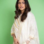 Kubbra Sait Instagram - Paati (grandmother in Tamil) said, “Post this for Matrimonial Photo… 🖼️.” It’s for your perusal 🗳️ 🙏🏽 You can of course Thank Me and proverbial Paati later! I’ll humbly accept your kind compliments 🌷 PS: #Gulabo for #Heeramandi World Premeire in Mumbai. Outfit: @gulabobyabusandeep Jewels: @shriparamanijewels Photograph: @devsphotographyofficial Hair: @palashipramanik Face: Your future brides own! 👑 Styled by… who else but… @who_wore_what_when #Beauty #White #traditional #indian #Actor #Joy #Happiness #Love #Light #KubbraSait