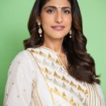 Kubbra Sait Instagram - Paati (grandmother in Tamil) said, “Post this for Matrimonial Photo… 🖼️.” It’s for your perusal 🗳️ 🙏🏽 You can of course Thank Me and proverbial Paati later! I’ll humbly accept your kind compliments 🌷 PS: #Gulabo for #Heeramandi World Premeire in Mumbai. Outfit: @gulabobyabusandeep Jewels: @shriparamanijewels Photograph: @devsphotographyofficial Hair: @palashipramanik Face: Your future brides own! 👑 Styled by… who else but… @who_wore_what_when #Beauty #White #traditional #indian #Actor #Joy #Happiness #Love #Light #KubbraSait