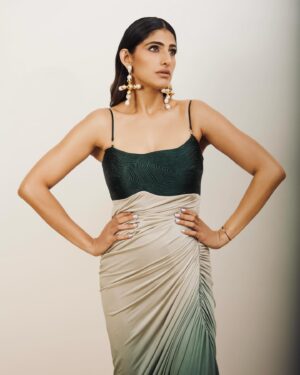 Kubbra Sait Instagram - 1. Love this song.
2. Love this outfit.
3. Love the vibe 🌱

PS: Tribe
Outfit -@zwaan.official
Earring-@simranchhabrajewels 
Makeup -@vishakhadjain
Hair-@palashipramanik
Styling -@who_wore_what_when
Photographer -@portraitshelter