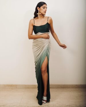 Kubbra Sait Instagram - 1. Love this song.
2. Love this outfit.
3. Love the vibe 🌱

PS: Tribe
Outfit -@zwaan.official
Earring-@simranchhabrajewels 
Makeup -@vishakhadjain
Hair-@palashipramanik
Styling -@who_wore_what_when
Photographer -@portraitshelter